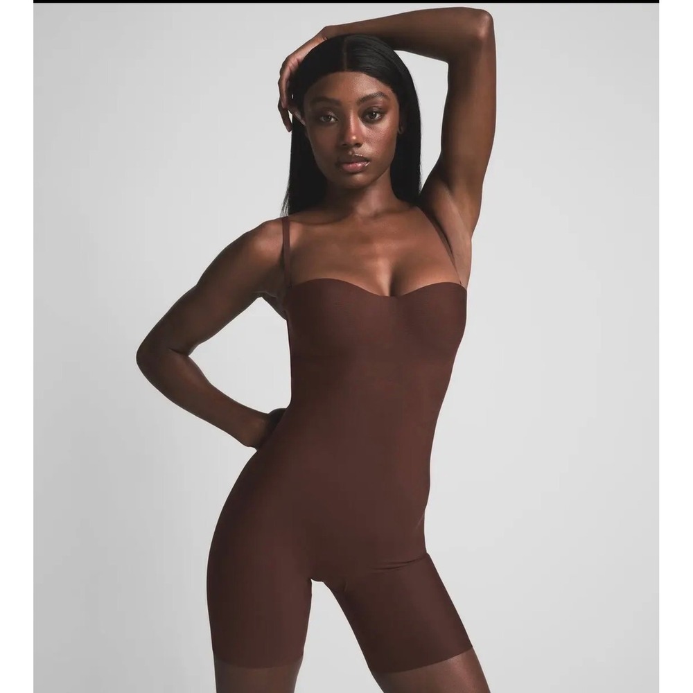 NWOT SKIMS Body Core Sculpt Underwire Mid Thigh Bodysuit‎ Cocoa Shapewear Size S